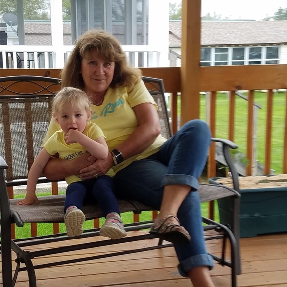 Meet your Posher, Cindy - Picture 2 of 2